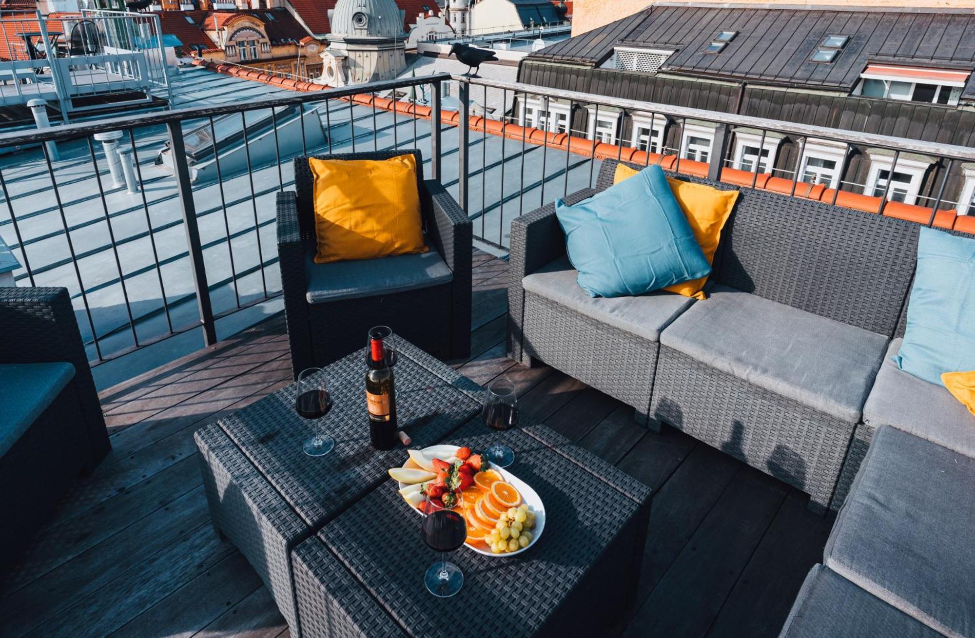 Two-Level Apart With A Terrace Near The Vltava River Prag Exterior foto